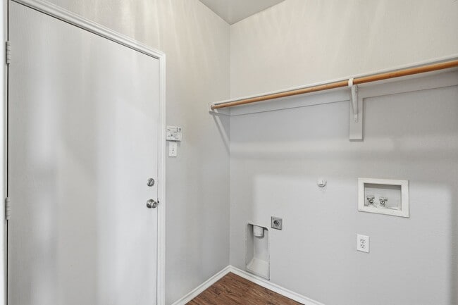 Building Photo - Charming in Crowley