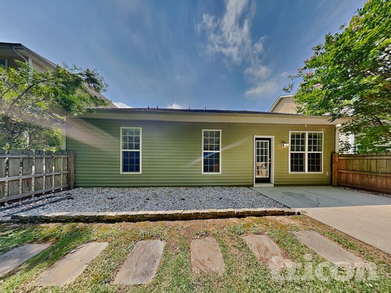 Building Photo - 557 McCarthy Dr
