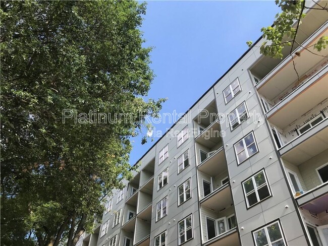 Building Photo - 525 Parkway Dr NE