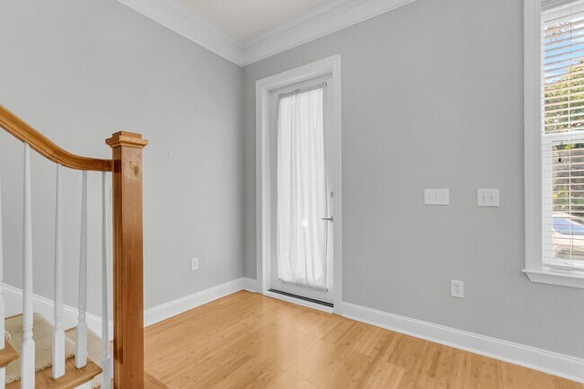 Building Photo - 200 River Landing Dr
