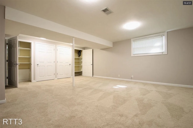 Building Photo - 4 Bedroom / 3 Bath Home off of 72nd and Gr...
