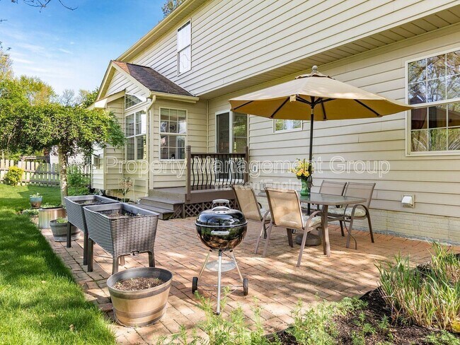 Building Photo - 5551 Ainsley Dr