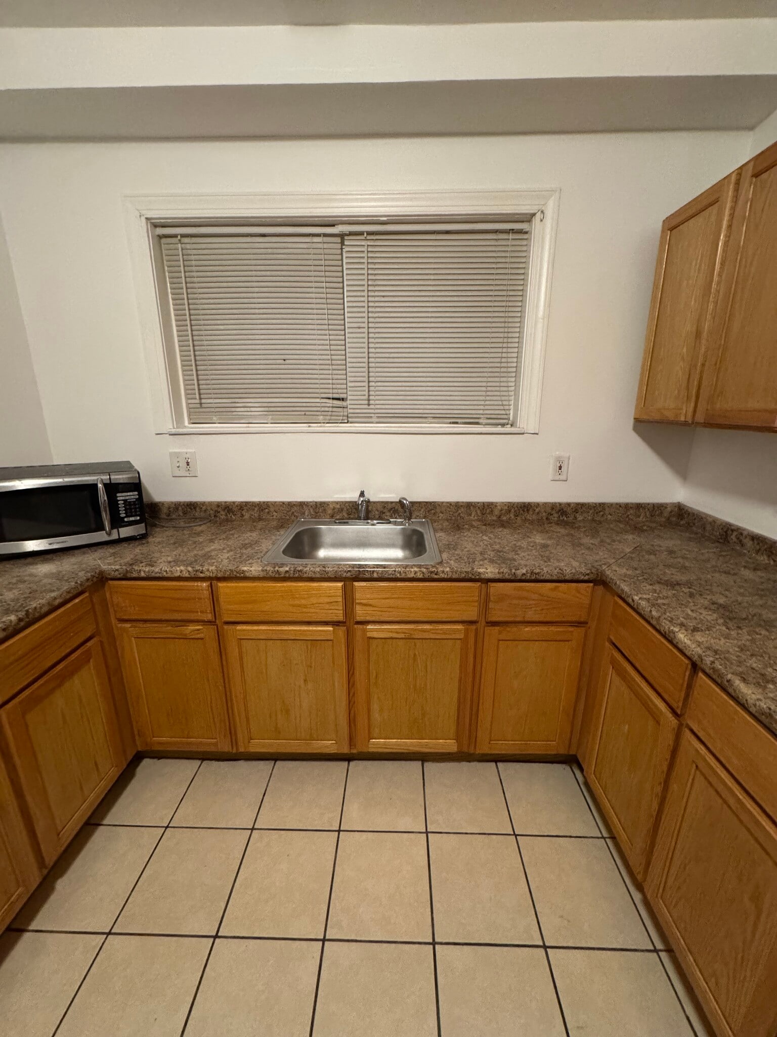 Kitchen countertops - 104 W Main St
