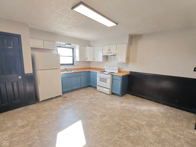 Building Photo - 5791 N Vinton Hills Dr