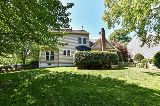 Building Photo - 641 Meade Dr SW