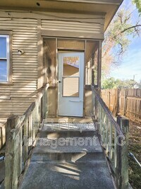 Building Photo - 1007 W Maple St