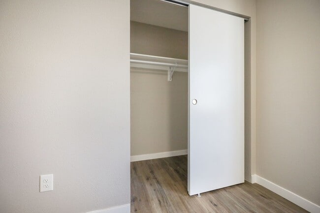 Building Photo - 2-Bedroom Duplex in SE Portland