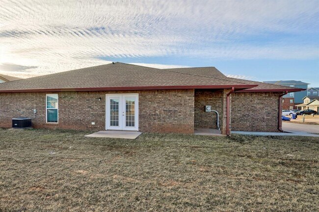 Building Photo - 401 Debra Ct
