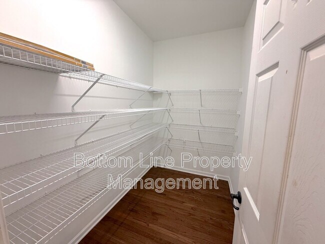 Building Photo - 15007 Skypark Dr