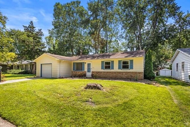 Building Photo - 2305 Glenoak Dr