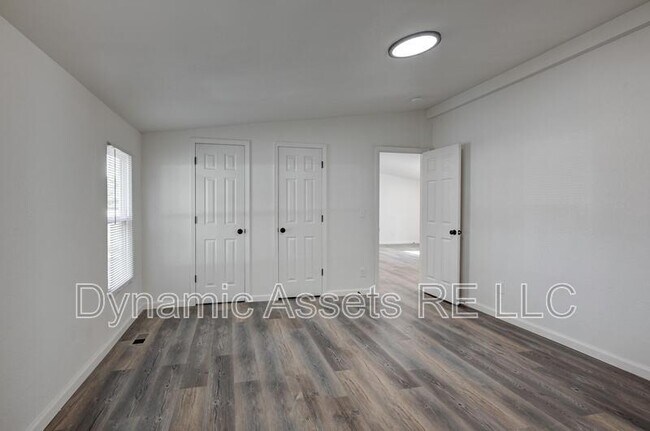 Building Photo - 705 N Cayuga St