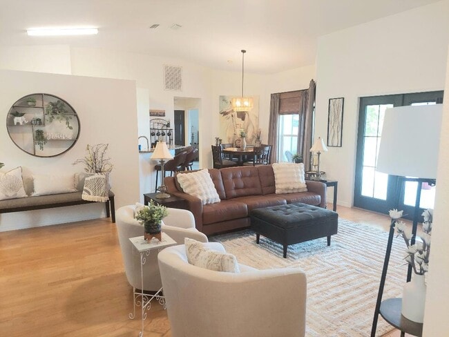 Building Photo - 1026 S Lake Mariam Dr