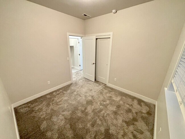 Building Photo - 374 S Willow Leaf Rd