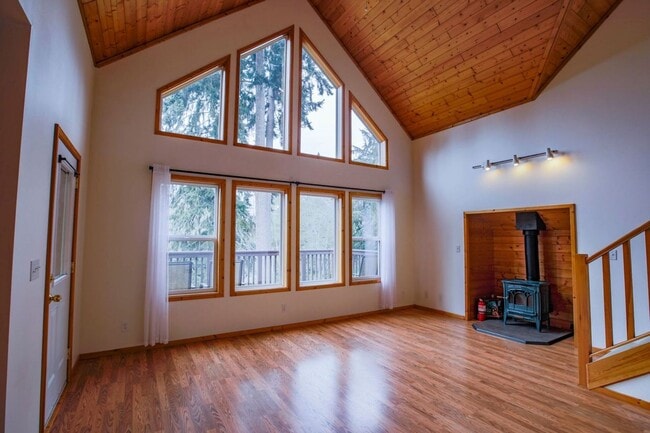 Building Photo - Lovely Home and Property Located on Honeymoon Lake!