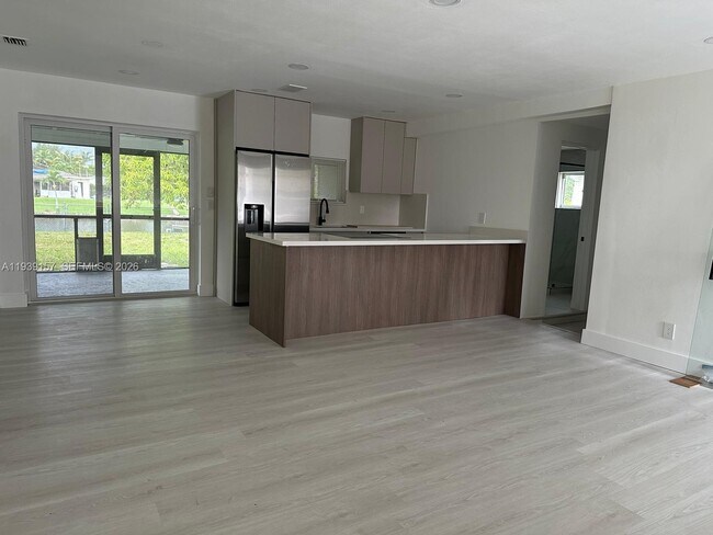 Building Photo - 5023 SW 93rd Ave