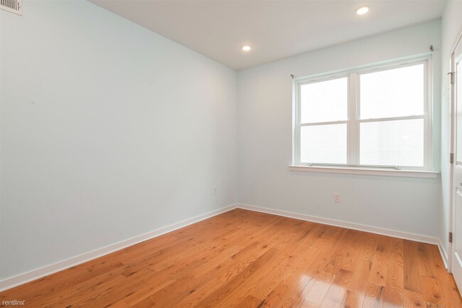 Building Photo - 3 br, 3 bath Triplex - 1517 SEYBERT ST Uni...