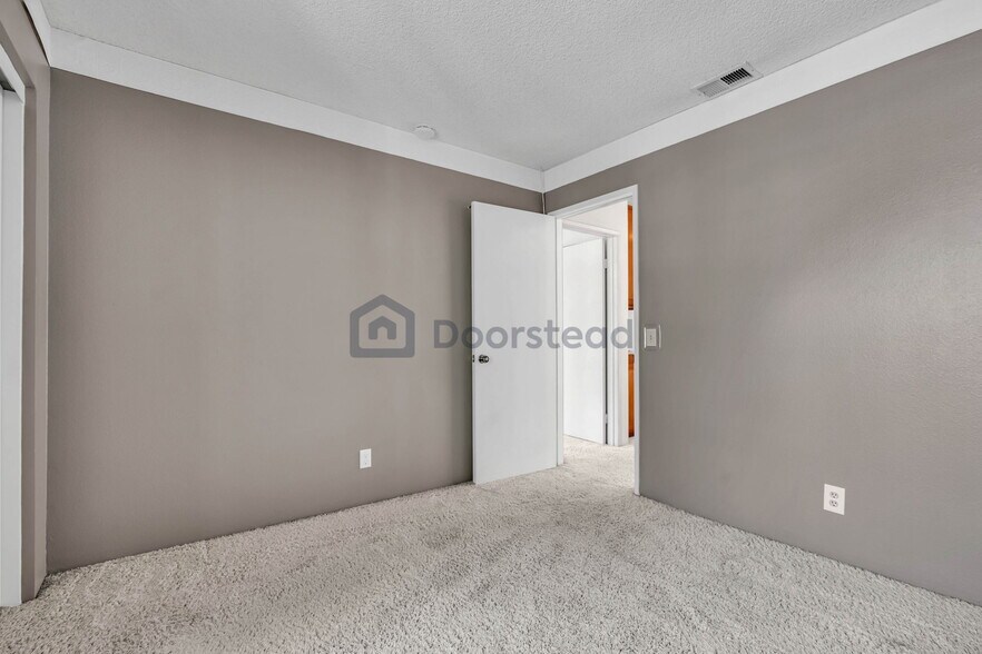 Building Photo - 1 Deerpath Pl
