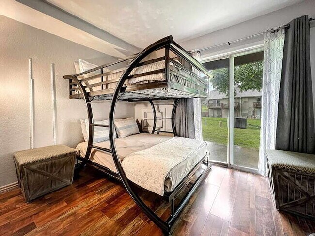 Building Photo - FULLY FURNISHED 2BR Condo