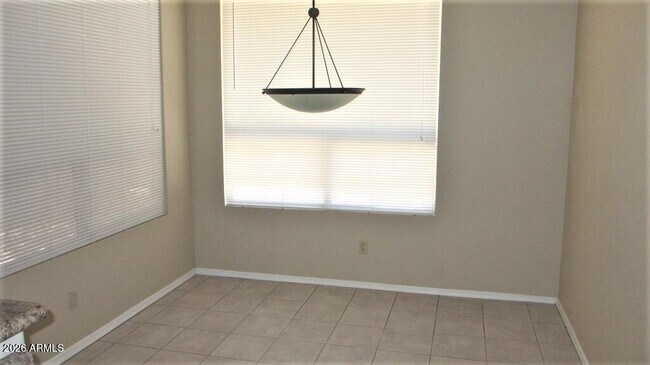 Building Photo - 2471 W Hemlock Way