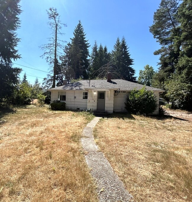 Building Photo - Unique 2 bedroom 1 bath with bonus rooms/l...
