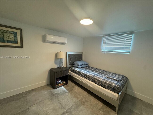 Building Photo - 1904 SW 28th St