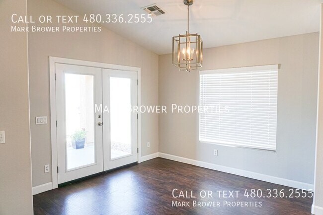 Building Photo - 1136 E Christopher St