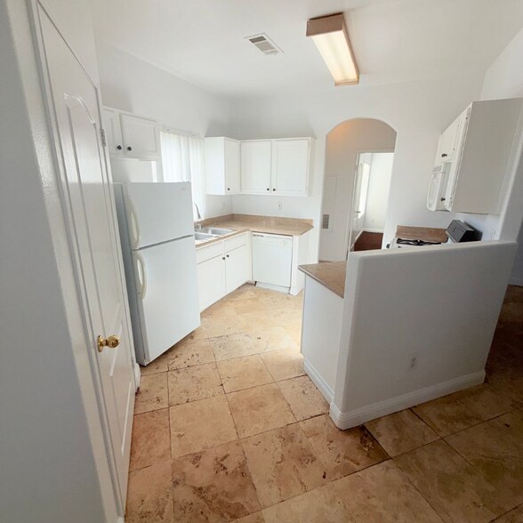 Building Photo - 5525 W Flamingo Rd