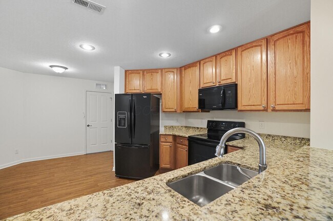 Building Photo - 5468 Nottinghamshire Ln