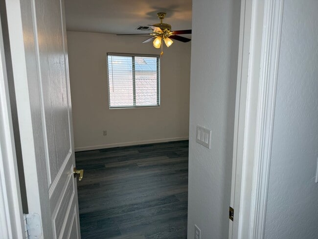 Building Photo - 2712 E Denim Trail