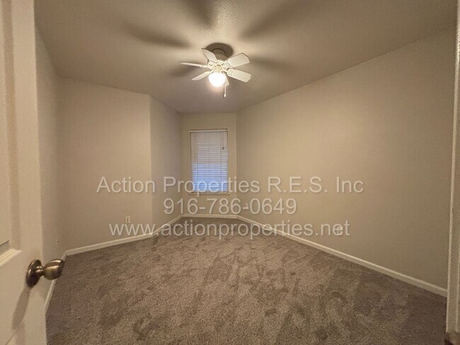Building Photo - Updated 4 Bed, 2 Bath - 3 Car Garage - New Flooring - Close to Schools, Parks, and Shopping!