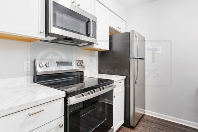 Building Photo - Newly Renovated 2 Bedroom Apartments Near I-26 and Costco!