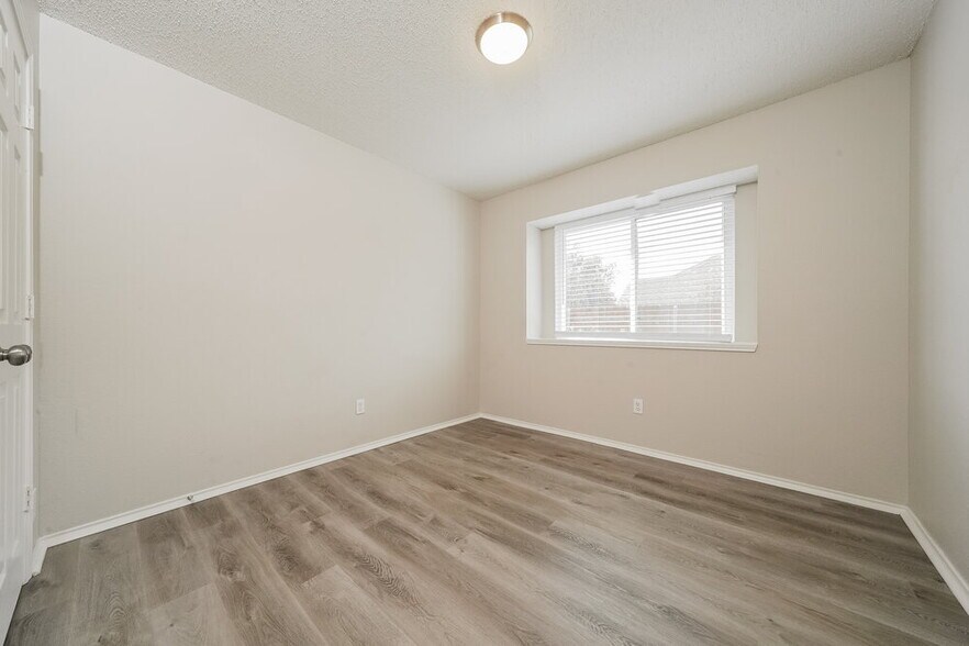 Building Photo - 1705 Green Terrace Dr