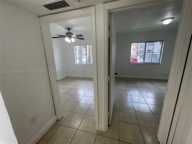 Building Photo - 1251 SE 31st Ct