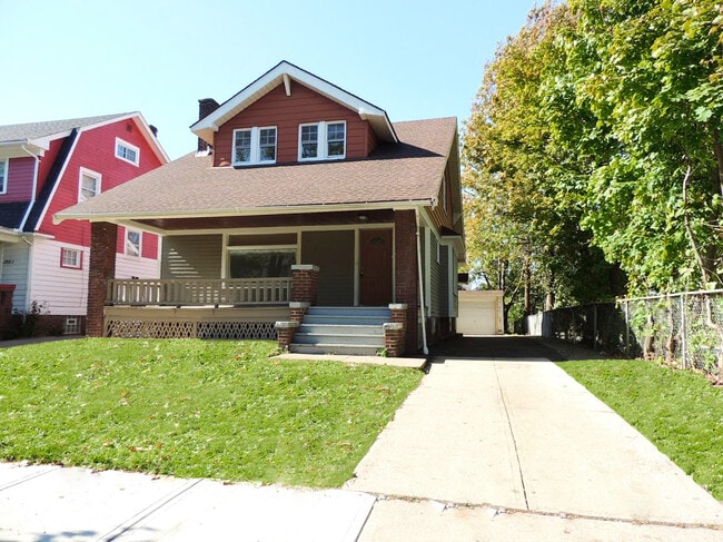 Primary Photo - 4 Bed - 2 Full Bath Cape Cod for Rent in S...