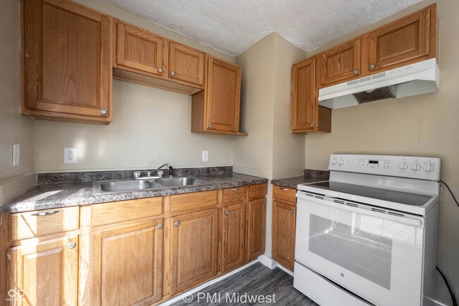 Building Photo - 4565 Brookville Rd