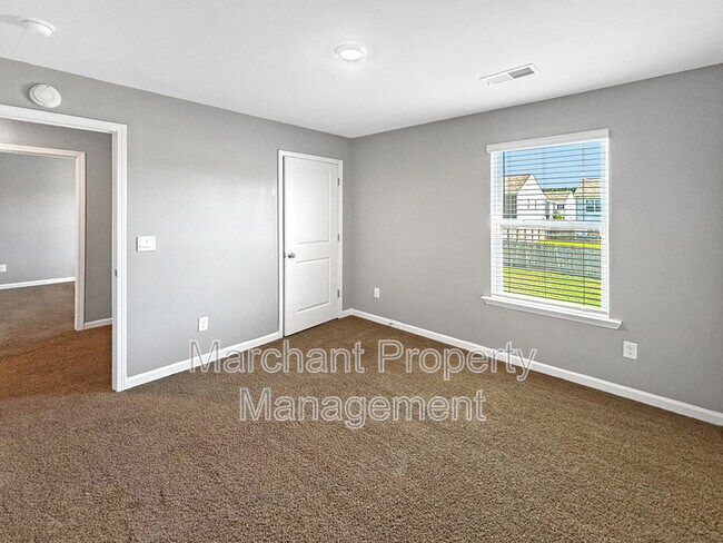 Building Photo - 106 Green Oak Dr