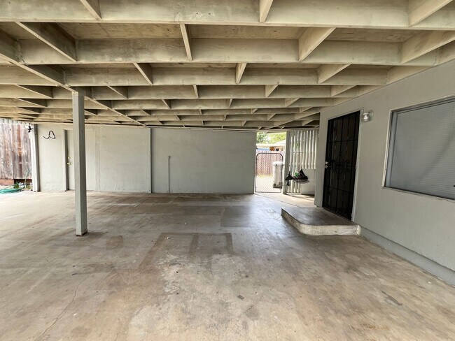 Building Photo - 142 Redwood Ave