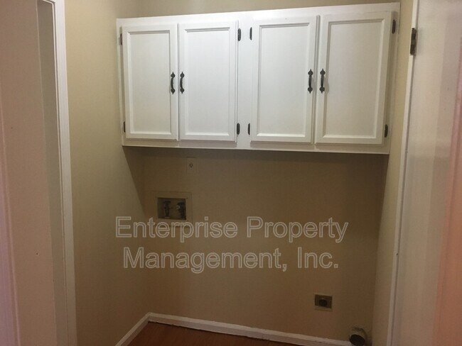 Building Photo - 7019 Shadow Oaks Dr