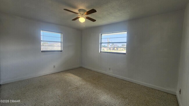 Building Photo - 1750 S Palmetto Ave