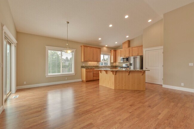 Building Photo - 376 Forest Pl
