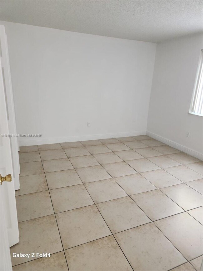 Building Photo - 6950 Miami Gardens Dr
