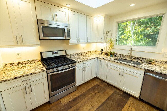 Building Photo - 30 Barranca Rd