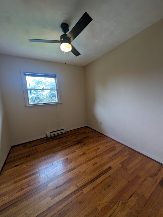 Building Photo - 180 Lenor Dr