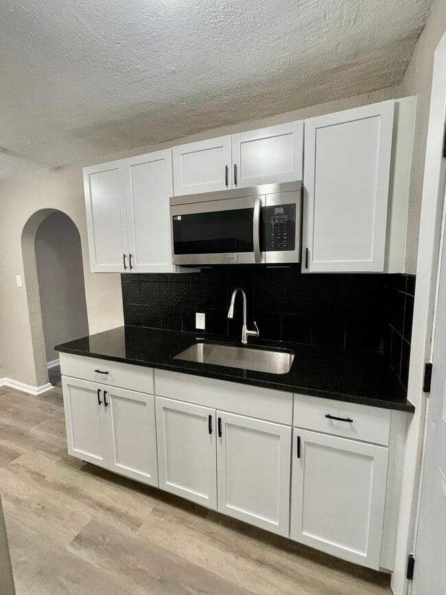 Building Photo - Remodeled Studio HOUSE with Fence and Garage