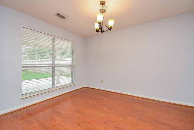 Building Photo - 1319 Irish Mist Ct