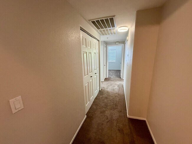 Building Photo - 2291 W Horizon Ridge Pkwy