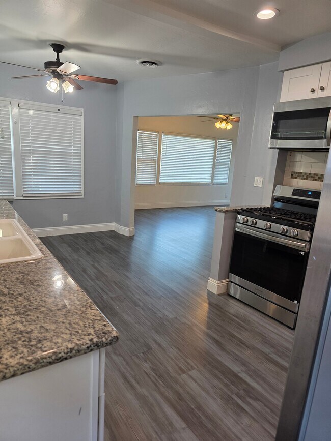 Building Photo - 6305 Almond Dr