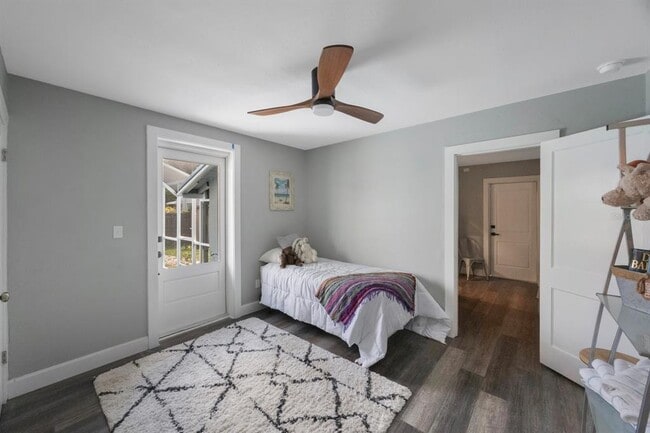 Building Photo - 1010 E Fern St