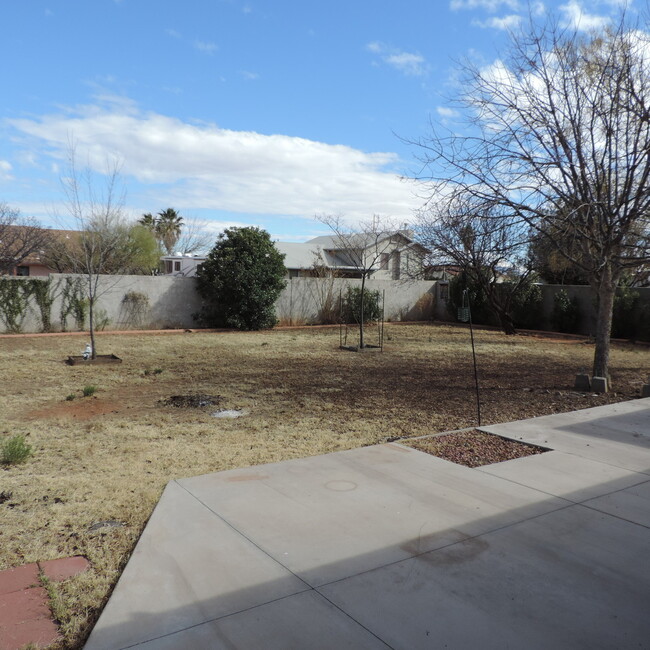 Building Photo - Country Club Estates Home