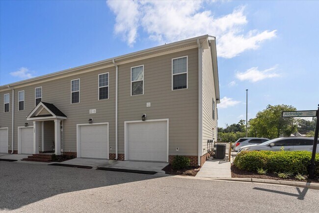 Building Photo - 208 Laydon Way